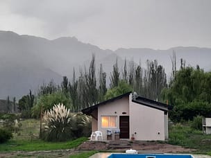 Hermosa cabaña en alquiler vacacional en Cacheuta, cerca de las termas.